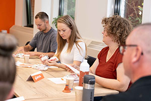 Cursisten bij cursus EHBO basis